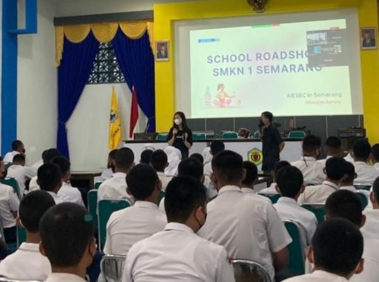 School Roadshow - SMKN 1 Semarang Sunshine #16 of AIESEC in Semarang