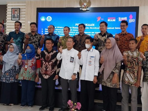 Guru SMKN 10 Semarang Lolos Program Upskilling dan Reskilling BBPPMPV BMTI