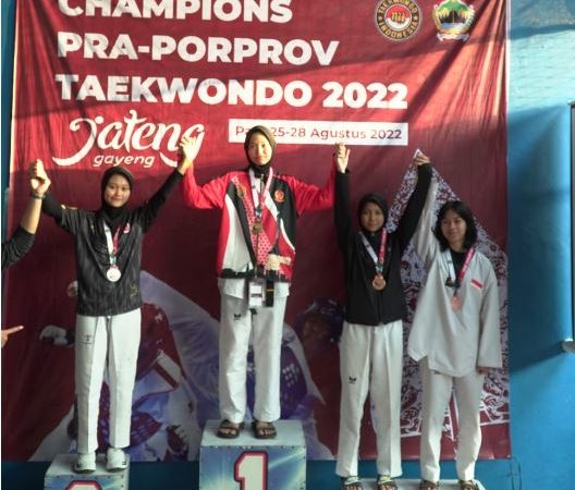 SMAN 2 SEMARANG RAIH MEDALI EMAS KEJUARAAN TAEKWONDO TINGKAT JATENG