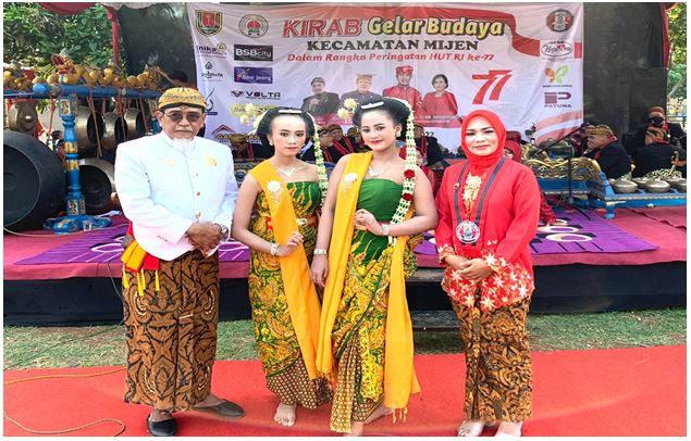 BERJAYA KEMBALI SETELAH PANDEMI: Kolaborasi Seni Tari dan Paskibraka SMAN 16 Semarang