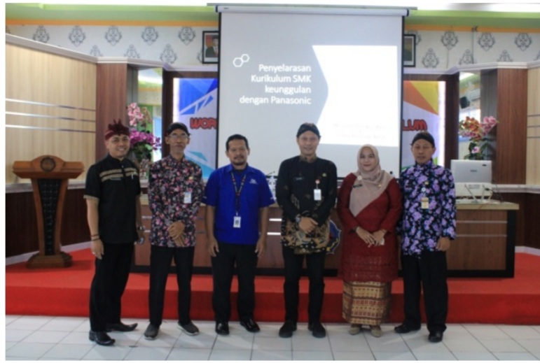 Penyelarasan Kurikulum SMKN 4 Semarang dengan Panasonic Gobel Group
