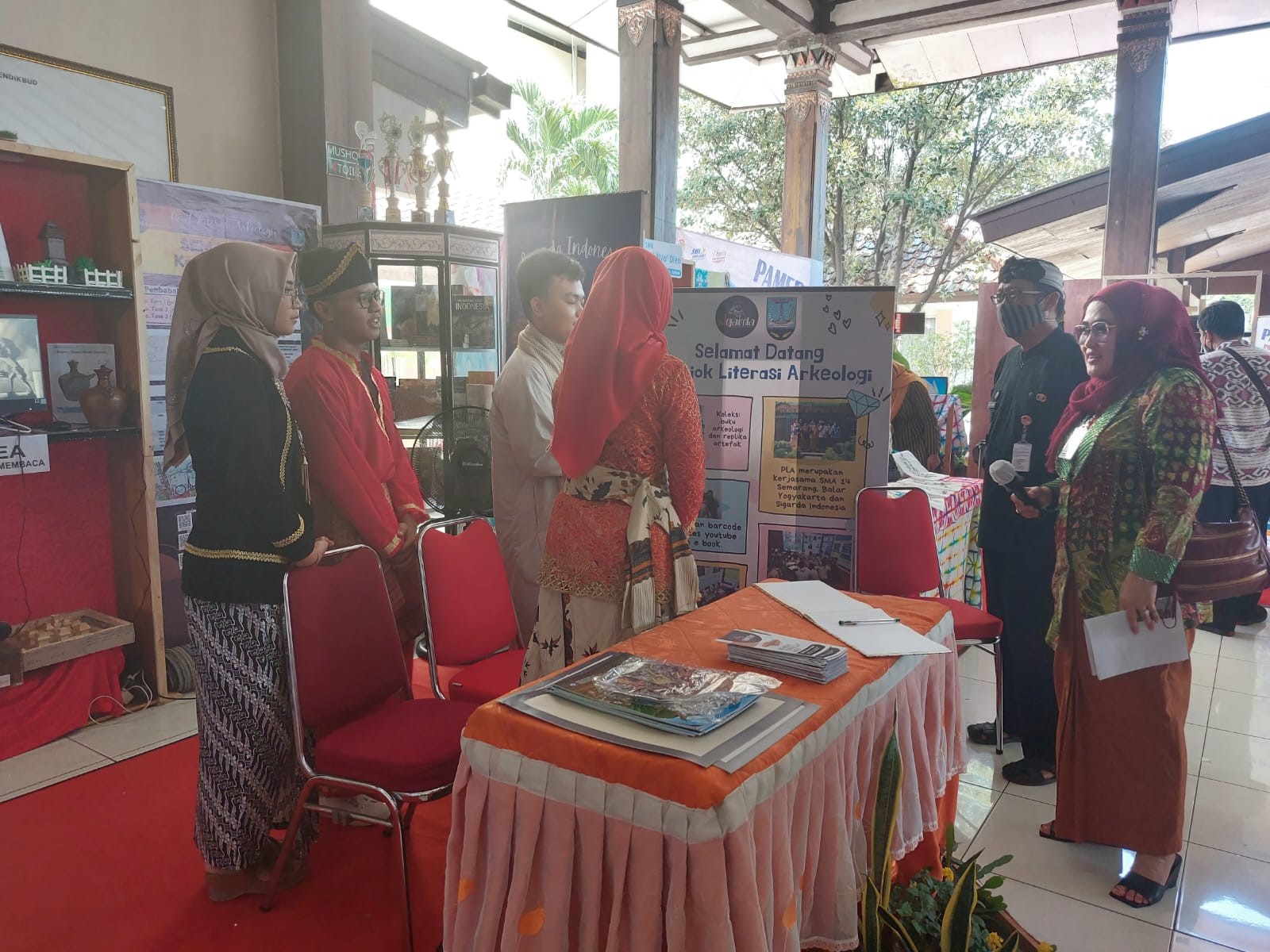 HADIR DI PAMERAN MUSEUM BERSAMA, SMAN 14 SEMARANG USUNG TEMA ‘SEMARANG LAMA’