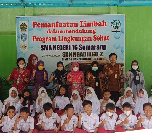 SMAN 16 Semarang Adakan Pelatihan Pembuatan Eco Enzyme Sebagai Pemanfaatan Limbah di SDN Ngadirgo 02