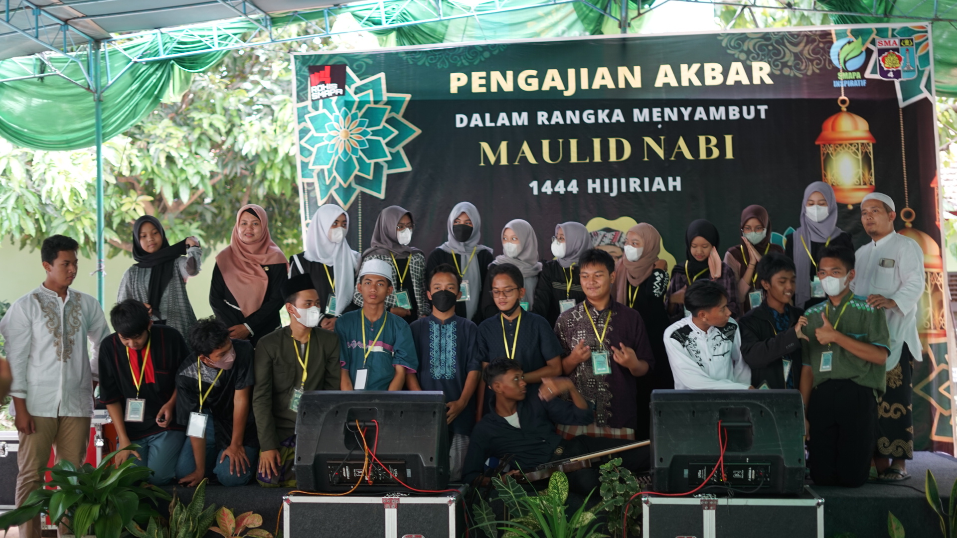 Ustad Burhan Sidiq Ajak Pelajar SMAN 4 Semarang Meneladani Rosulullah Ustad Burhan Sidiq Ajak Pelajar SMAN 4 Semarang Meneladani Rosulullah