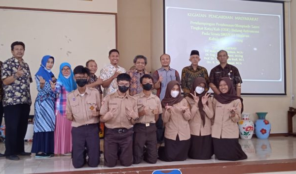 PEMBINAAN OLIMPIADE SAINS BIDANG ASTRONOMI SMAN 2 UNGARAN BERSAMA UNDIP