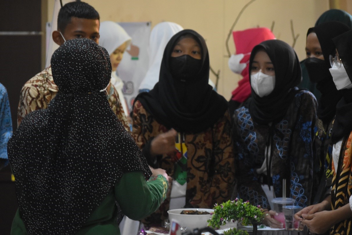 ADAKAN GELAR KARYA, SISWA PAMERKAN BERMACAM PRODUK WARISAN BUDAYA KOTA SEMARANG ADAKAN GELAR KARYA, SISWA PAMERKAN BERMACAM PRODUK WARISAN BUDAYA KOTA SEMARANG