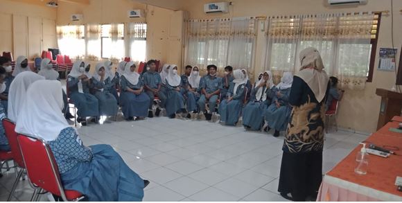 GURU BK SMAN 14 SEMARANG BENTUK ‘PEER CONSELOR’ LAYANI MASALAH SISWA
