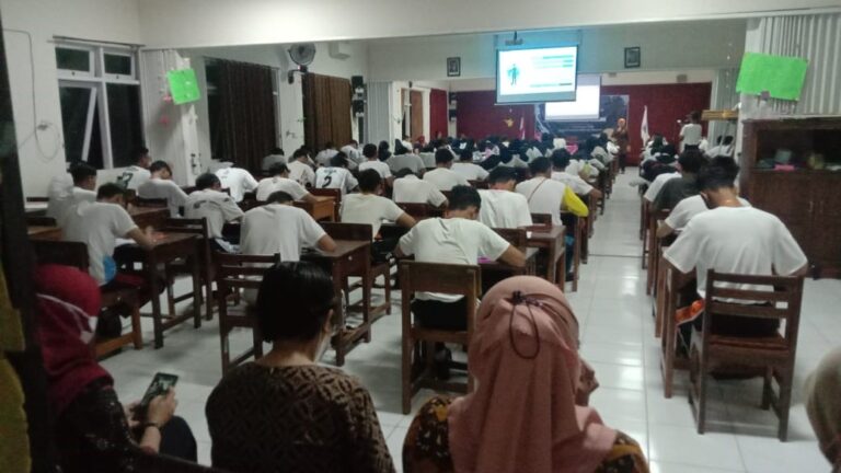 Tumbuhkan Kepemimpinan Dengan Kegiatan Pendidikan Karakter dan Cinta Bangsa Bagi Paskibra Bonggo Wulung SMAN 12 Semarang Tahun 2022
