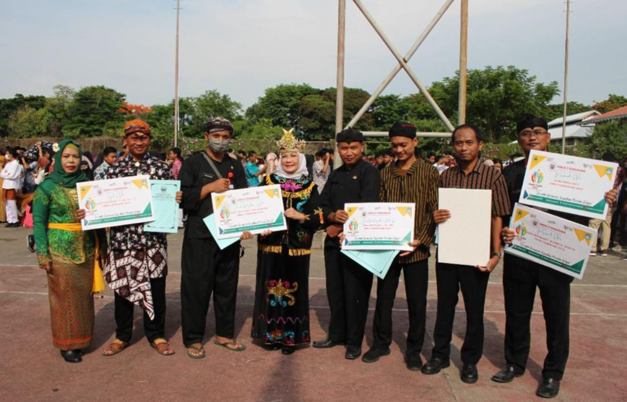 Peringati Hari Guru Nasional, SMKN 3 Semarang Berikan Apresiasi Untuk Guru
