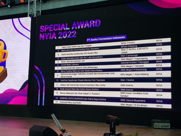 TIM KIR SMAN 4 SEMARANG DALAM SPECIAL AWARD 2022