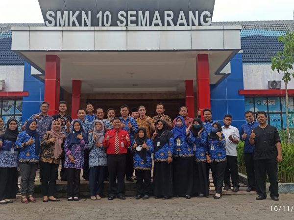 Antusiasme Peserta Ikut Pelatihan Ulangan Digital Tanpa Kuota di SMKN 10 Semarang
