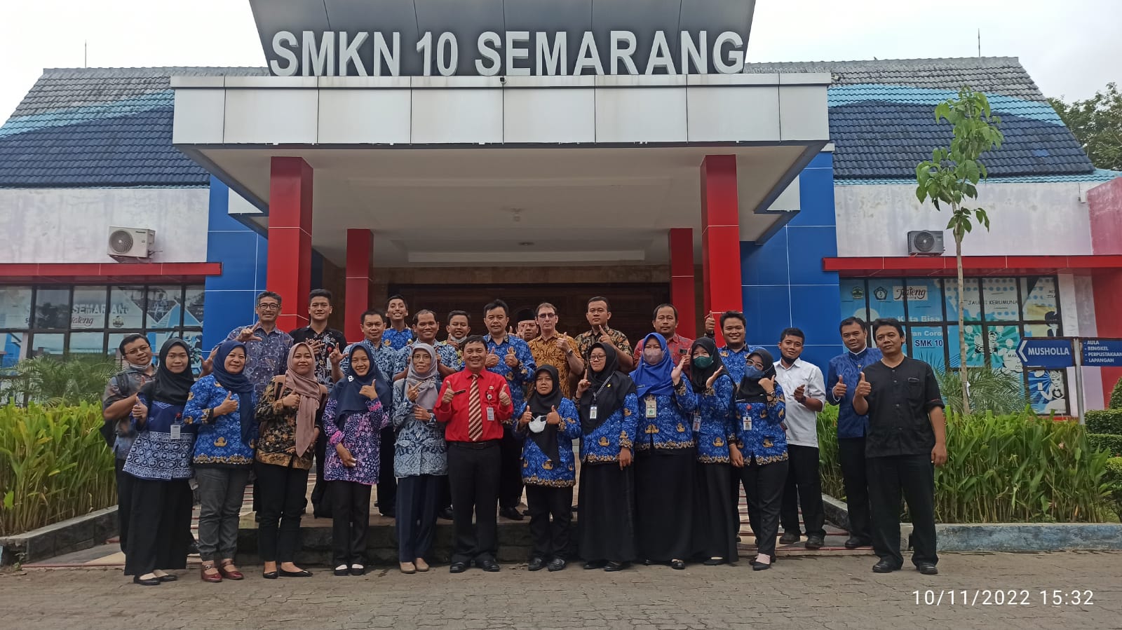 Antusiasme Peserta Ikut Pelatihan Ulangan Digital Tanpa Kuota di SMKN 10 Semarang Antusiasme Peserta Ikut Pelatihan Ulangan Digital Tanpa Kuota di SMKN 10 Semarang