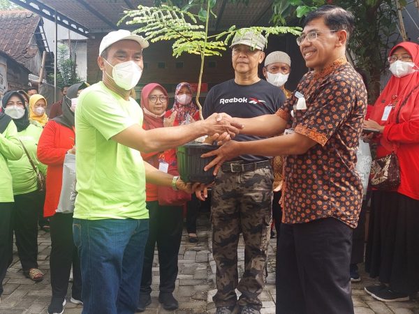 BEKALI WAWASAN BERWIRAUSAHA, SISWA SMAN 14 SEMARANG LAKUKAN KUNJUNGAN KE KAMPUNG TEMATIK PEKUNDEN