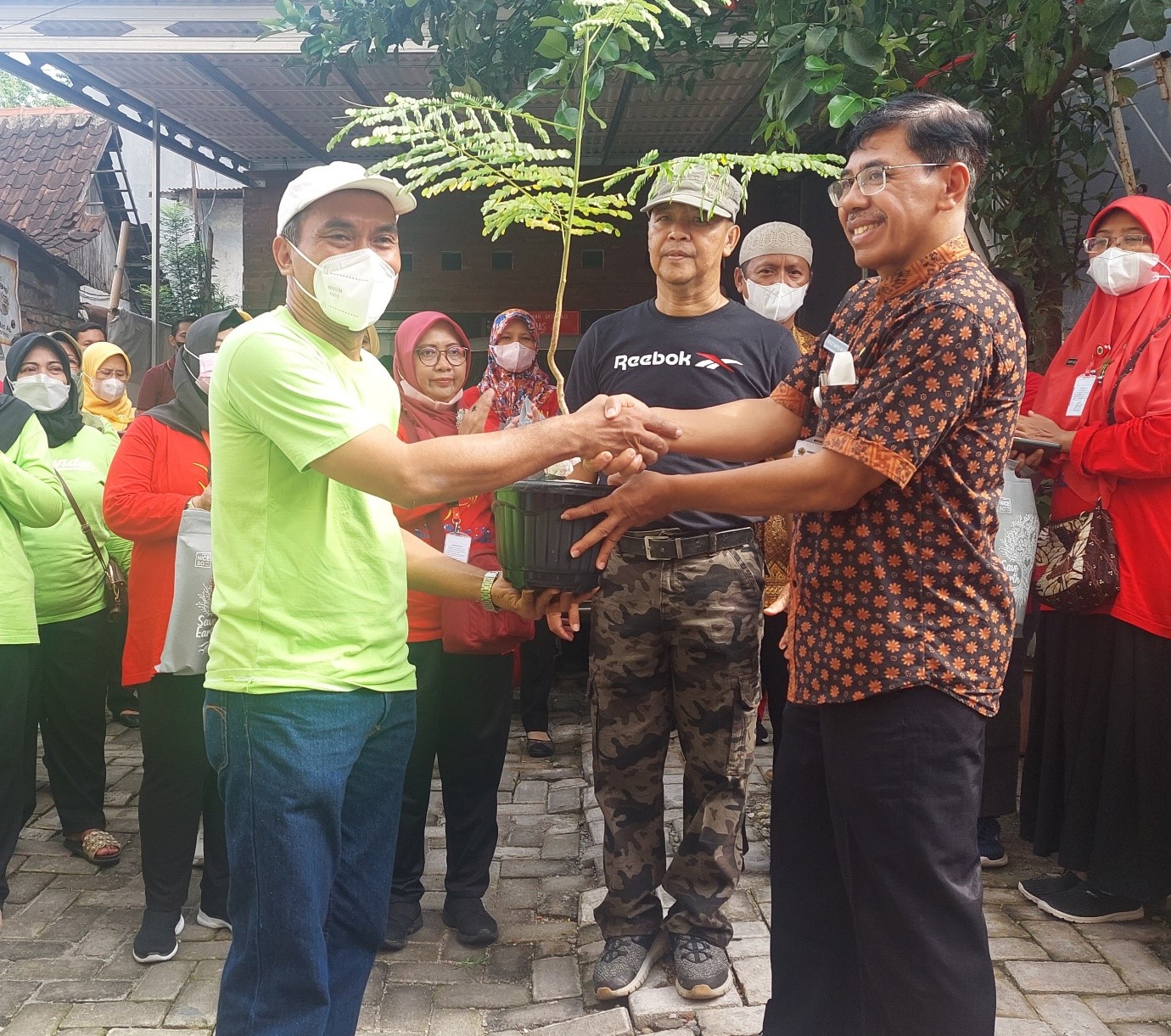 BEKALI WAWASAN BERWIRAUSAHA, SISWA SMAN 14 SEMARANG LAKUKAN KUNJUNGAN KE KAMPUNG TEMATIK PEKUNDEN