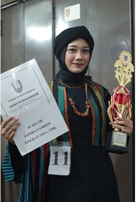 SISWI SMKN 6 SEMARANG JUARA III FASHION SHOW DI YOUTH FASHION FESTIVAL 2022