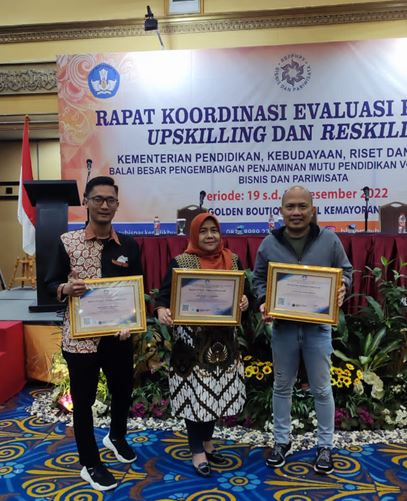 MENJADI PUSAT BELAJAR DAN MILIKI MENTOR TERBAIK UNTUK UPSKILLING & RESKILLING TAHUN 2022