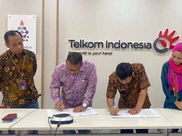 Penandatangan MOU Kelas Industri RPL SMKN 10 Semarang Dengan PT Telkom