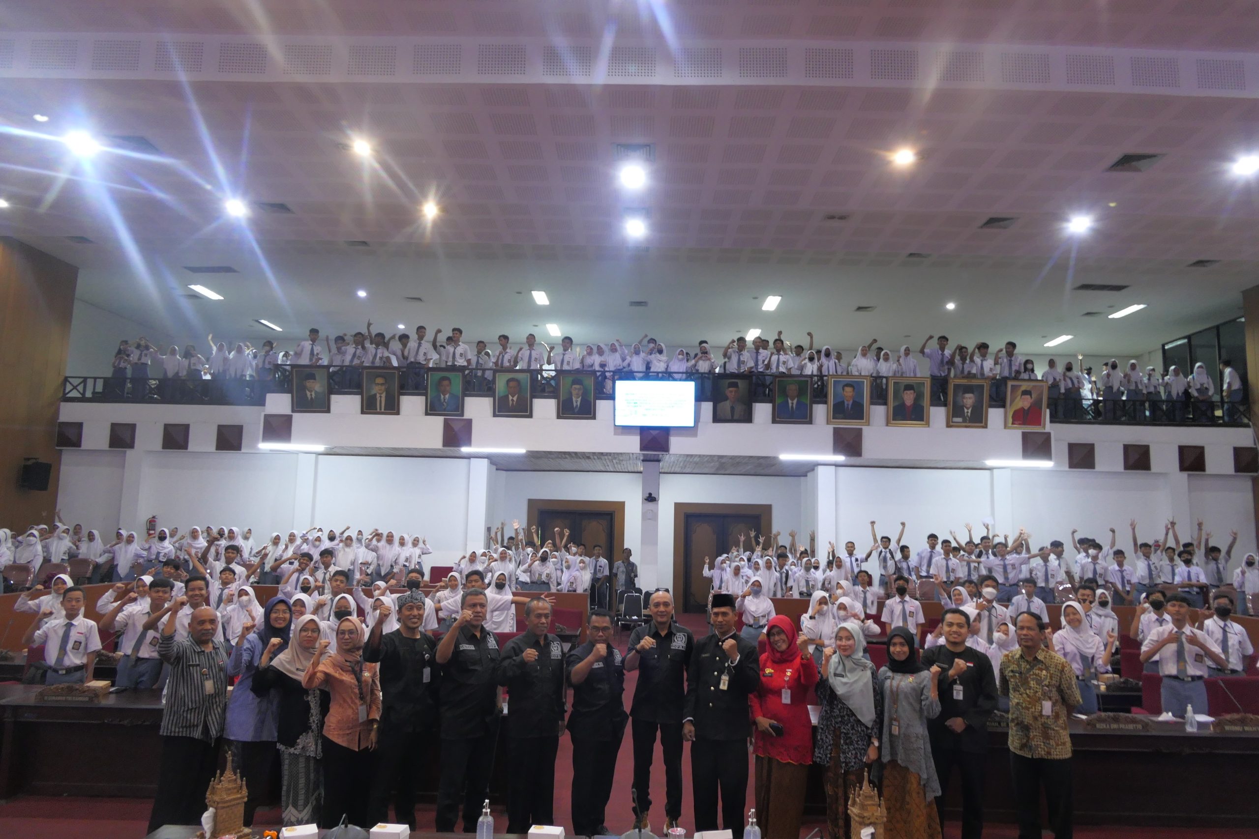 PROJEK P5 SUARA DEMOKRASI, SMAN 1 TUNTANG KUNJUNGI DPRD KABUPATEN SEMARANG