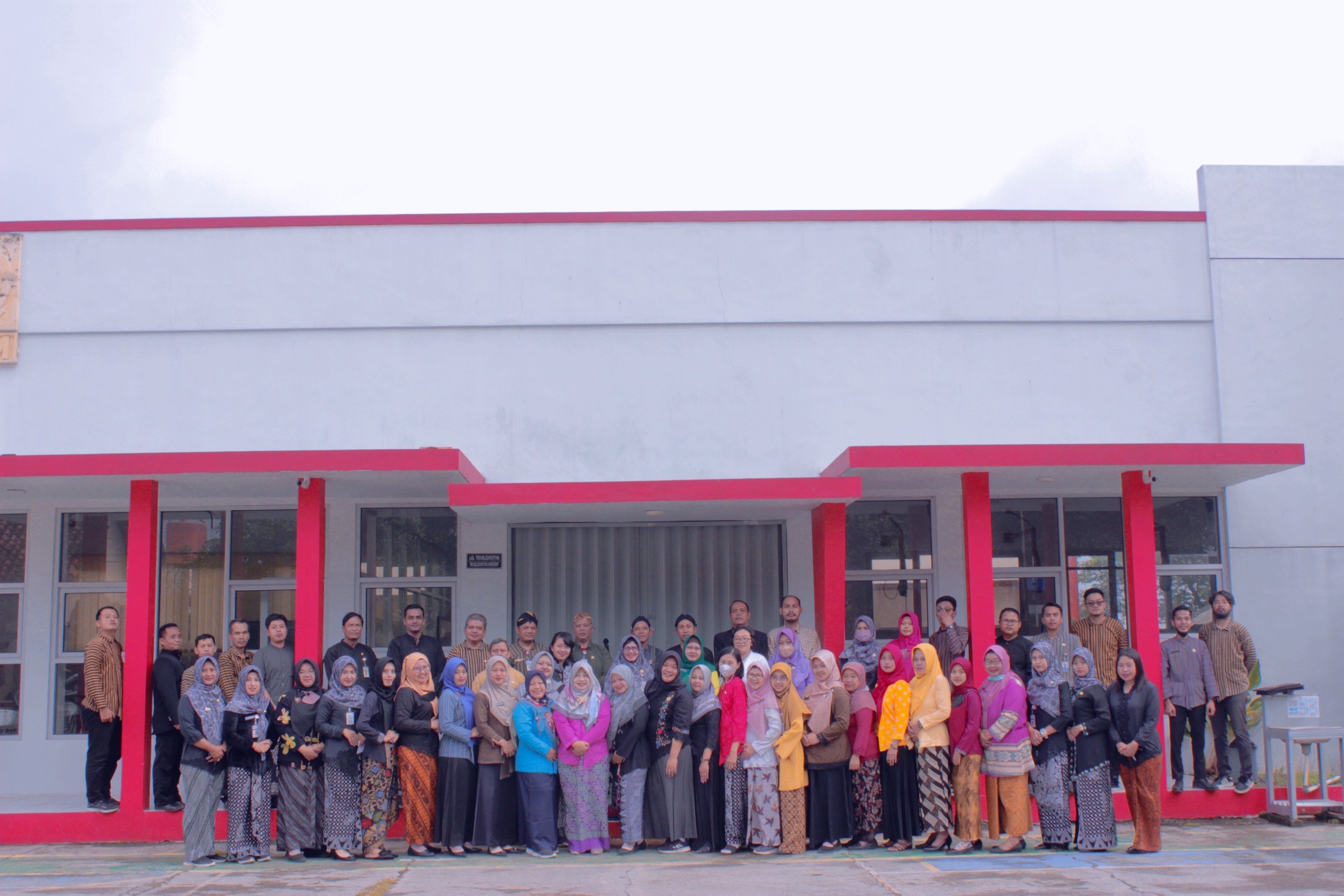 SMKN 1 PRINGAPUS: SEKOLAH BERPRESTASI, GURU MENGINSPIRASI