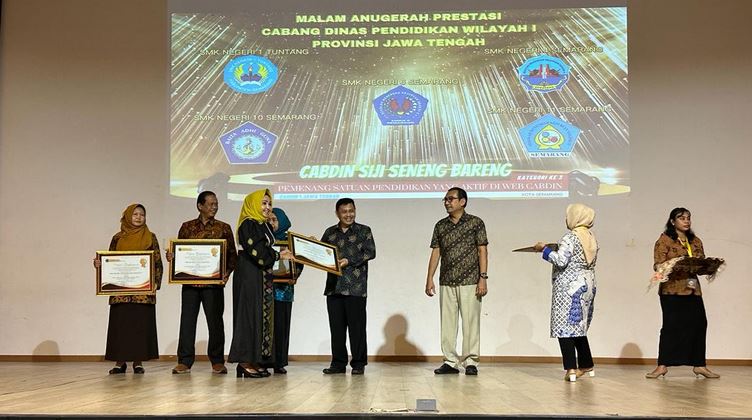 SMKN 10 Semarang Raih Prestasi Sekolah Berkinerja Terbaik 2022 Cabdin I