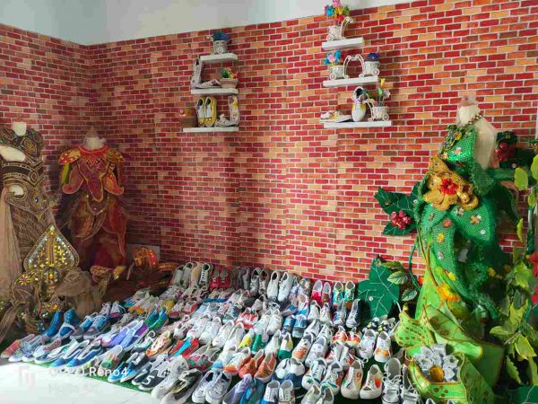 Sepatu Sebagai Bahan Inspirasi Dalam Melukis Siswa SMKN 10 Semarang