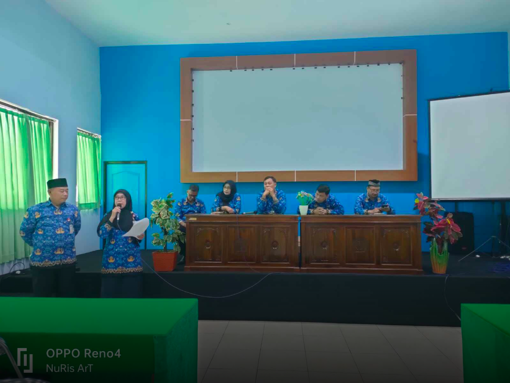 Perkuat Visi, SMKN 10 Semarang Gelar Rapat Dinas