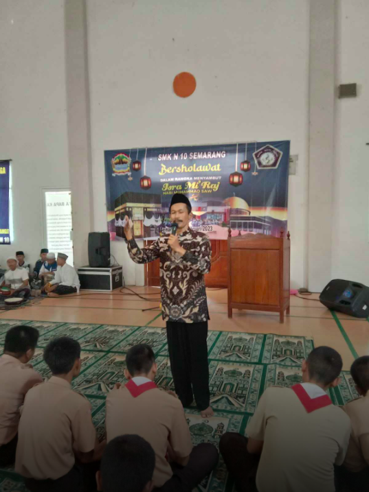 SMKN 10 Semarang Bersholawat: Memperingati Isra' Mi'raj Nabi Muhammad SAW 1444 H