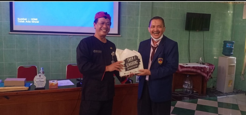 PENARIKAN MAHASISWA PPL 1 PENDIDIKAN PROFESI GURU PRA JABATAN GELOMBANG 1 UPGRIS SEMARANG DI SMKN 4 SEMARANG