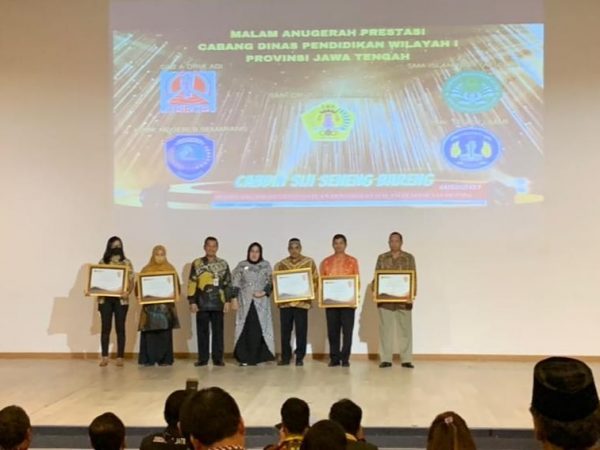 SMAHA Raih Penghargaan Cabang Dinas Pendidikan Wilayah 1 Jawa Tengah
