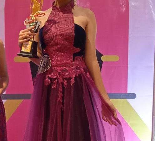 Siswi SMAN 5 Semarang Menjadi Top Model Valentine