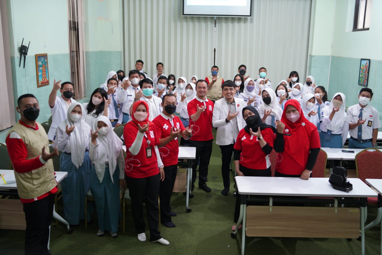 Pelatihan Bantuan Hidup Dasar di SMAN 5 Semarang