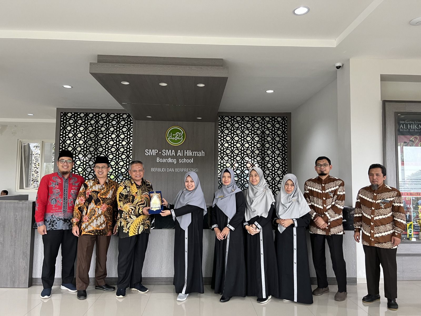 SMAHA Tingkatkan Mutu Sekolah dengan Studi Tiru