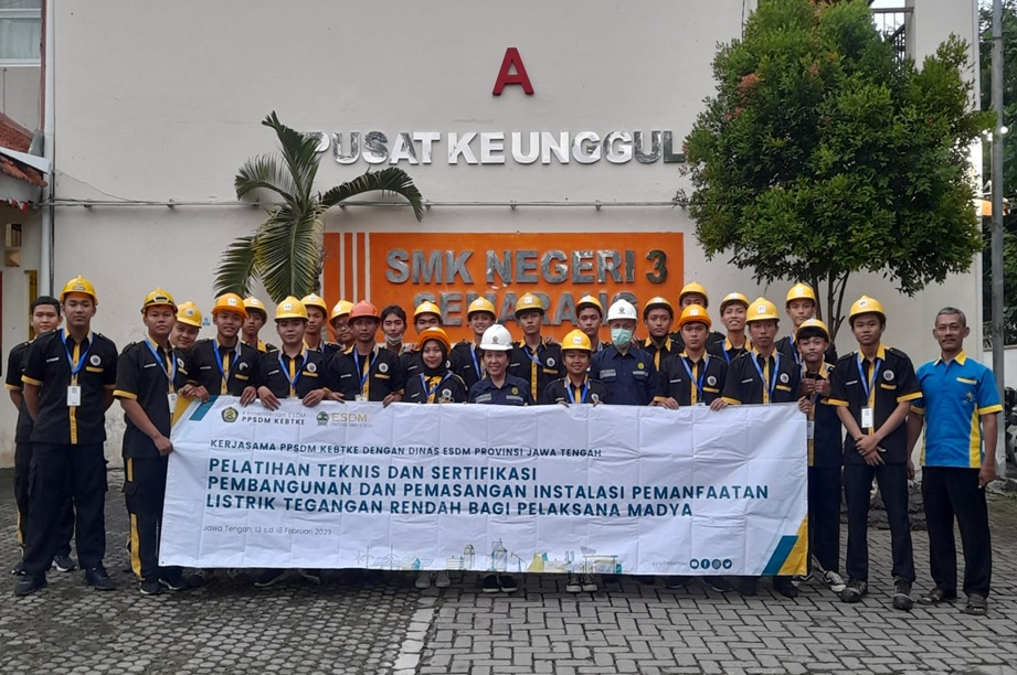 Kementrian ESDM Memberikan Fasilitasi Pelatihan Teknis Dan Sertifikasi Bagi Siswa Teknik Tenaga Listrik SMKN 3 Semarang Kementrian ESDM Memberikan Fasilitasi Pelatihan Teknis Dan Sertifikasi Bagi Siswa Teknik Tenaga Listrik SMKN 3 Semarang