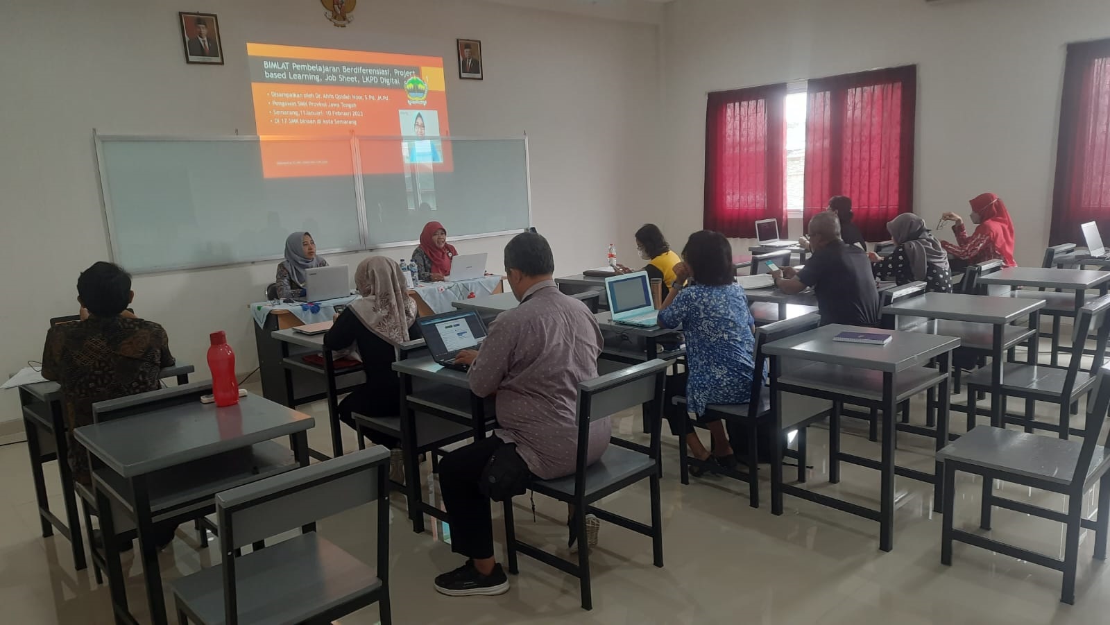 Peningkatan Kompetensi Guru SMK Yayasan Pharmasi