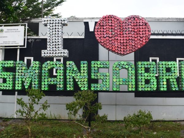 Peresmian Landmark “I LOVE SMANSABRI” sebagai Final Pelaksanaan P5 Gaya Hidup Berkelanjutan di SMA Negeri 1 Bringin Peresmian Landmark “I LOVE SMANSABRI” sebagai Final Pelaksanaan P5 Gaya Hidup Berkelanjutan di SMA Negeri 1 Bringin