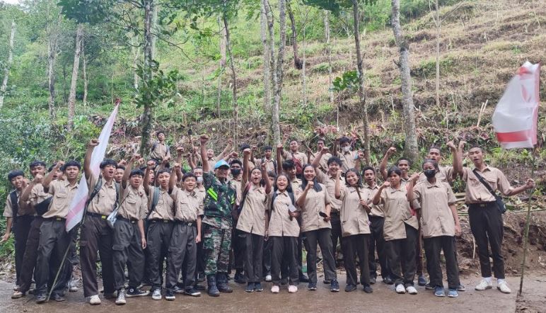 Partisipasi Siswa SMK Theresiana Bandungan Dalam Pramuka Menanam Partisipasi Siswa SMK Theresiana Bandungan Dalam Pramuka Menanam