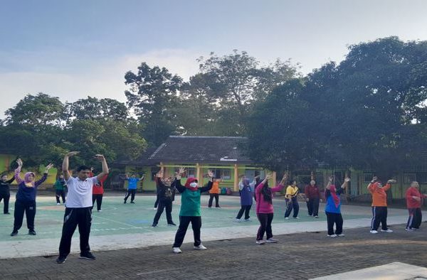 SMAN 16 Semarang Senam Bahagia Bersama Mahasiswa PPG Prajabatan Gel. 2 UNNES SMAN 16 Semarang Senam Bahagia Bersama Mahasiswa PPG Prajabatan Gel. 2 UNNES