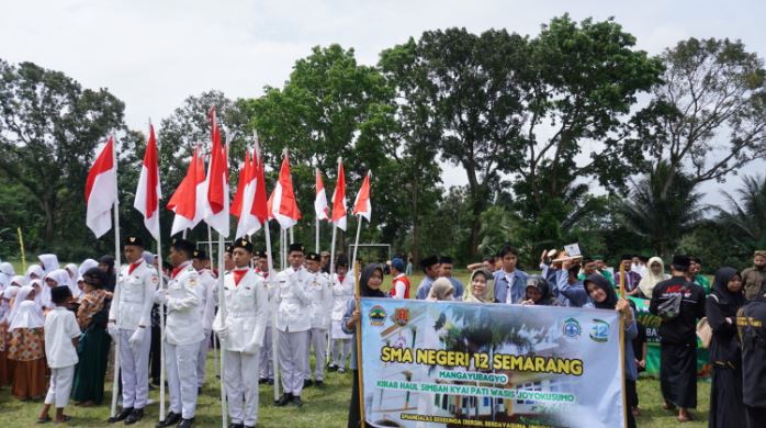 SMAN 12 Semarang Dalam Kirab Haul Simbah Kyai Pati Joyokusumo Gunungpati – Kota Semarang SMAN 12 Semarang Dalam Kirab Haul Simbah Kyai Pati Joyokusumo Gunungpati – Kota Semarang