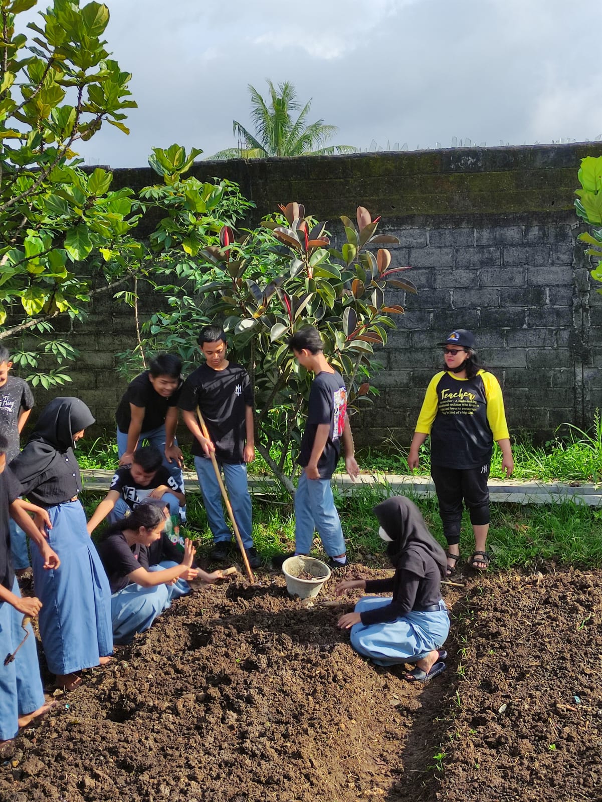 SMAN 1 Bringin Berkebun