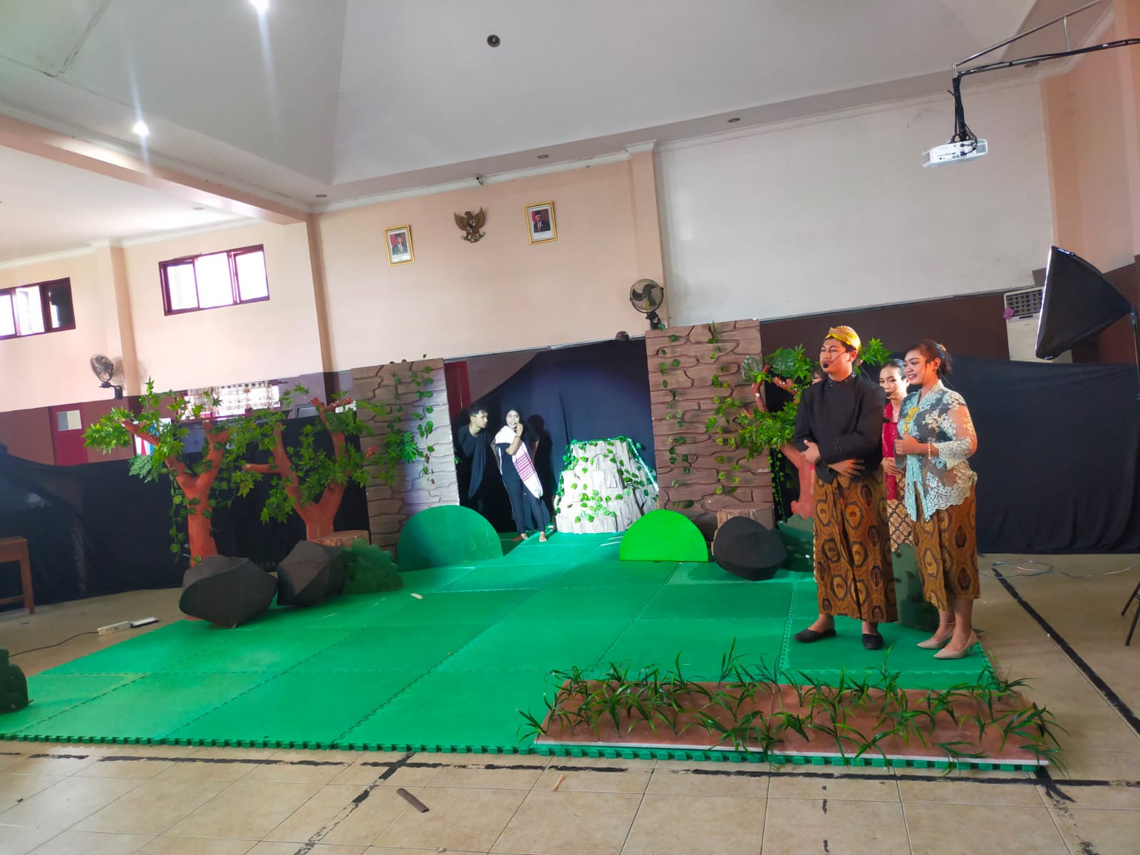 Siswa Kelas XI SMA N 5 Semarang Gelar Pentas Ketoprak