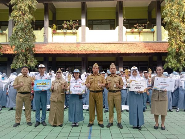SMKN 2 Semarang Berikan Apresiasi Kepada Juara LKS SMK Tingkat Kota Semarang & Lomba Accounting League Tingkat Propinsi Jawa Tengah 2023 SMKN 2 Semarang Berikan Apresiasi Kepada Juara LKS SMK Tingkat Kota Semarang & Lomba Accounting League Tingkat Propinsi Jawa Tengah 2023