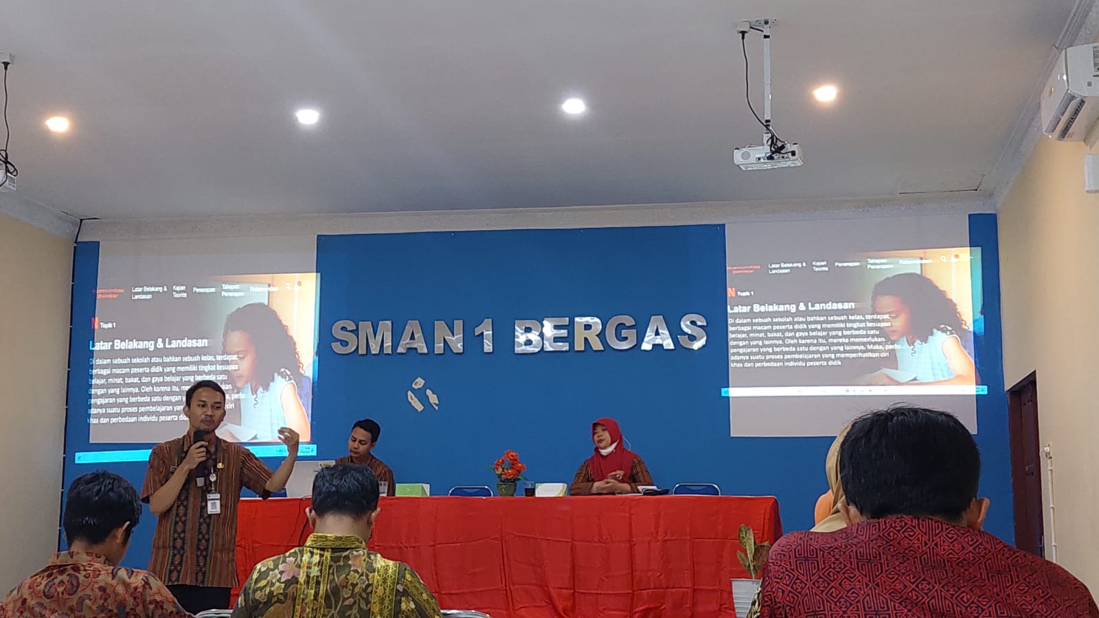 Kembangkan Sayap, Kombel SMADA Isi Diklat Pembelajaran Berdiferensiasi di MGMP Bahasa Indonesia Kabupaten Semarang Kembangkan Sayap, Kombel SMADA Isi Diklat Pembelajaran Berdiferensiasi di MGMP Bahasa Indonesia Kabupaten Semarang