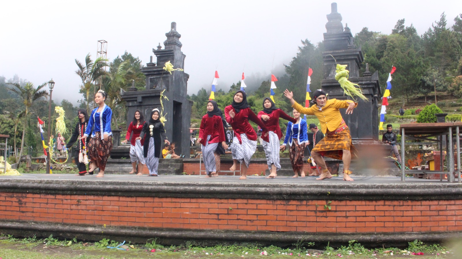 Pertunjukan 1001 Tumpeng SMKN 1 Tuntang Bersama Sanggar Perdikan