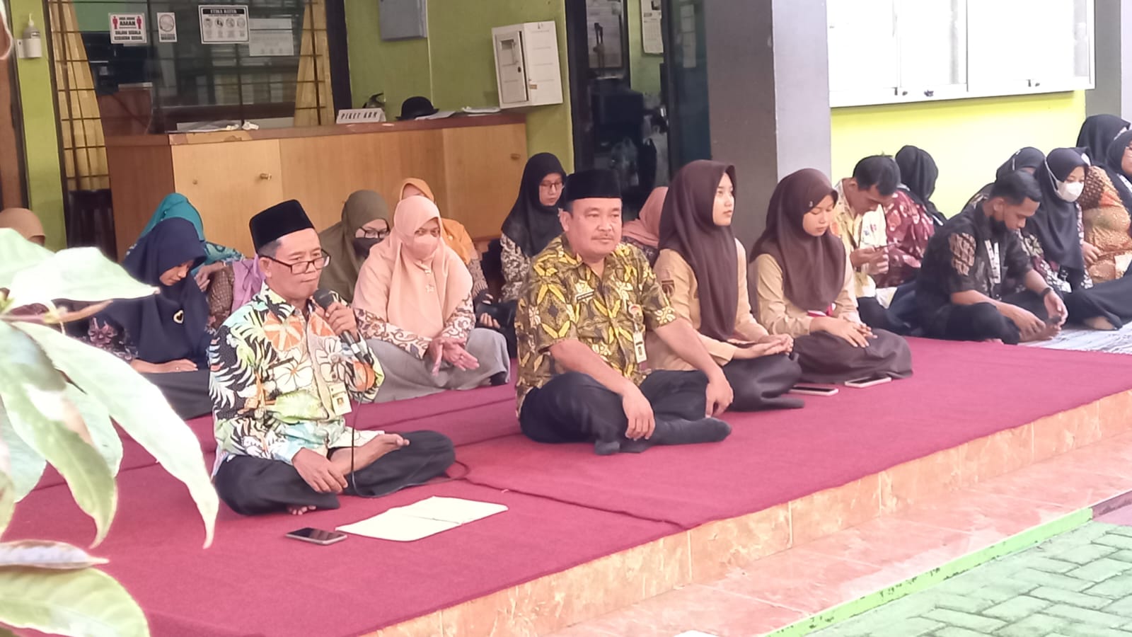 Pengajian Jumat Religi SMKN 2 Semarang: Persiapan Diri dalam Menyambut Datangnya Bulan Ramadhan 1444 H