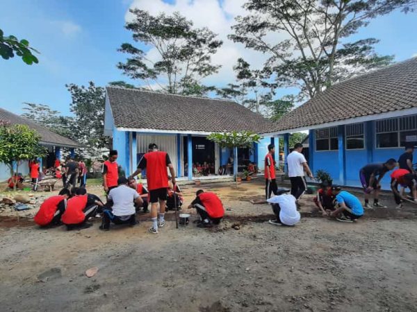 Jumat Bersih Sebagai Projek Kolaborasi Penerapan Mapel IPAS, Matematika dan P5