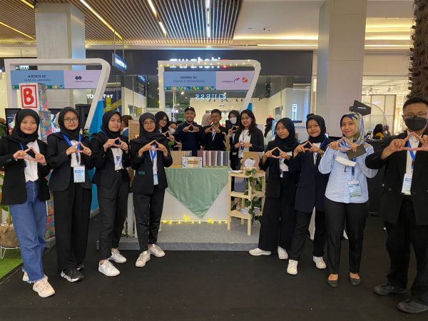 ARUNA SC, SMAN 3 Semarang, Sabet Penghargaan Perusahaan Manajemen Keuangan Terbaik Tingkat Nasional ARUNA SC, SMAN 3 Semarang, Sabet Penghargaan Perusahaan Manajemen Keuangan Terbaik Tingkat Nasional