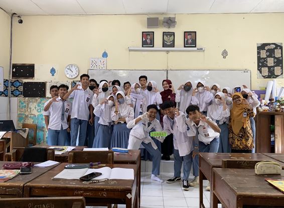 Sosialisasi Green Chemistry & Demonstrasi Pengolahan Limbah Minyak Jelantah Menjadi Sabun Padat di SMAN 16 Semarang