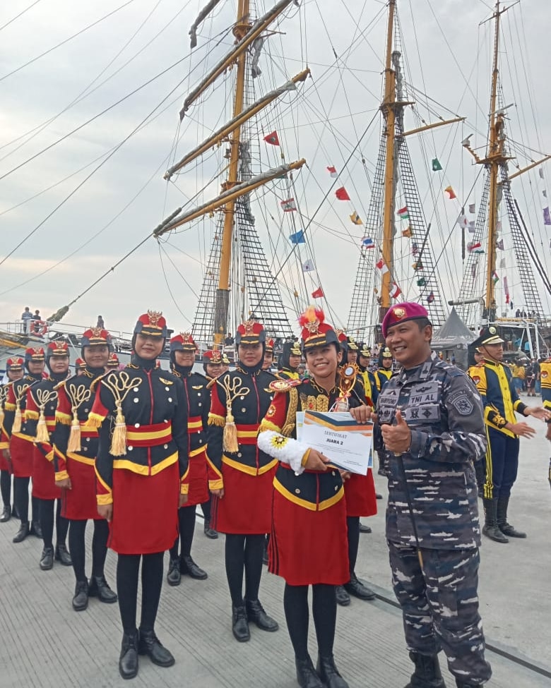 Paskibra SMK Negeri 2 Semarang Meraih Juara 2 Lomba KRI Dewaruci Pelabuhan Tanjung Emas Semarang Paskibra SMK Negeri 2 Semarang Meraih Juara 2 Lomba KRI Dewaruci Pelabuhan Tanjung Emas Semarang