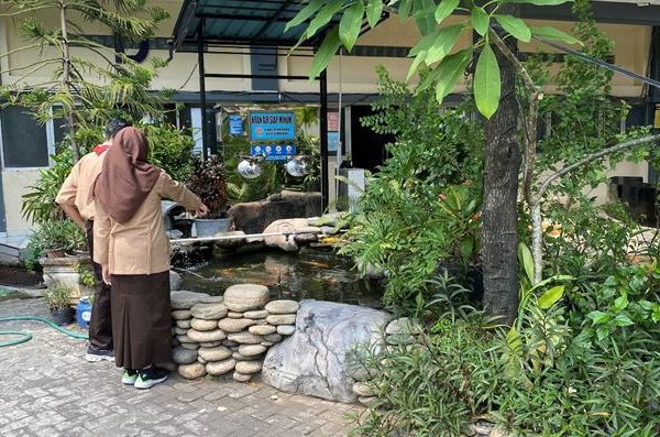 Kolam Ikan di Sudut Smala: Sebuah Ruang Hijau Menyejukkan SMAN 5 Semarang