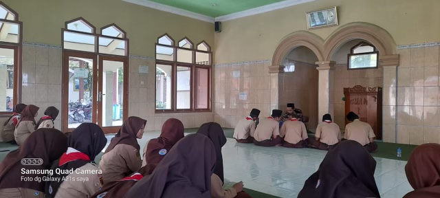 Bulan Ramadan, SMAN 1 Bringin Mengaji Kitab Akhlak Lil Banin